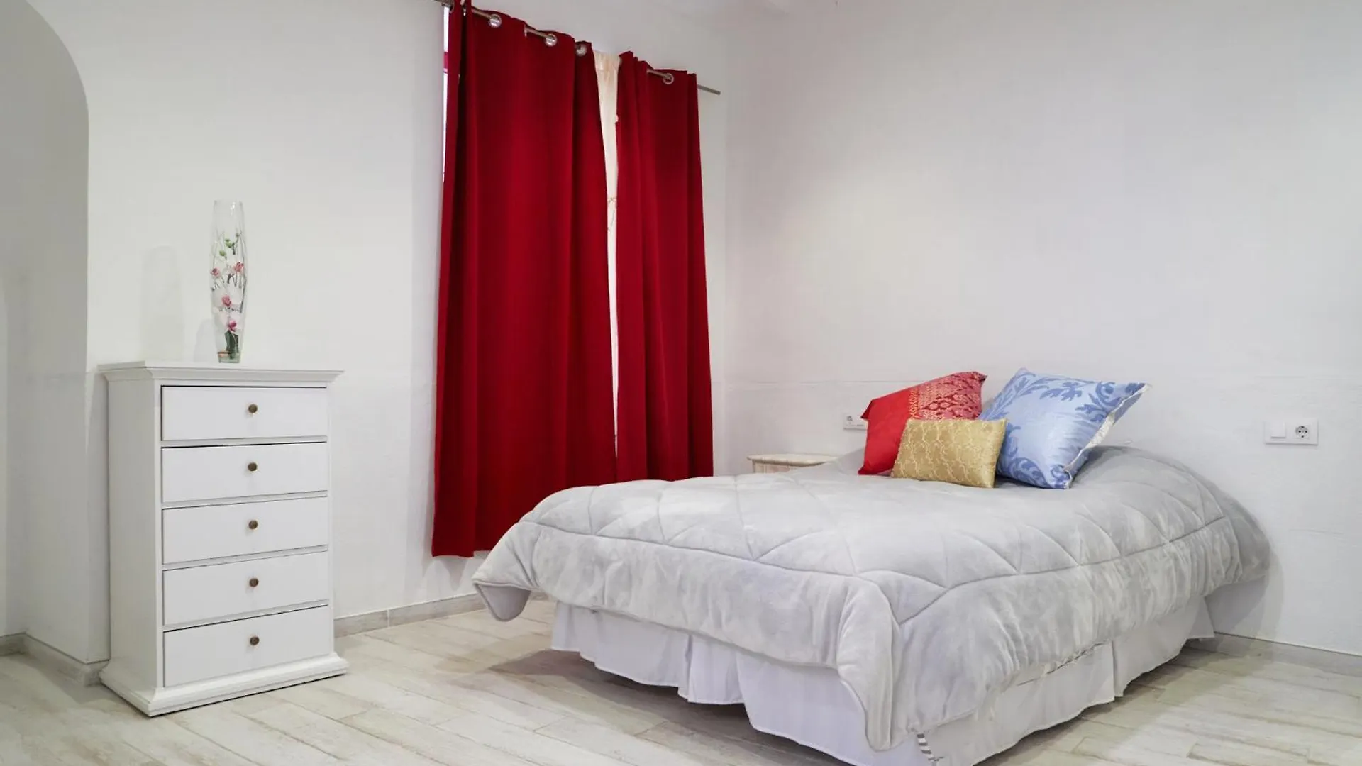 Loft Con Encanto En El Corazon Historico De Peralada Apartman